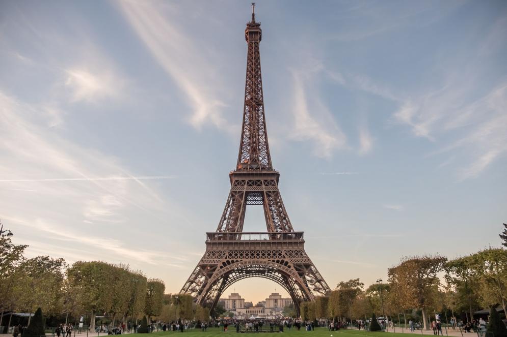 tour Eiffel entière depuis Champ-de-Mars