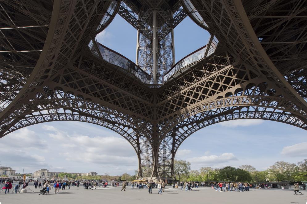 parvis tour Eiffel