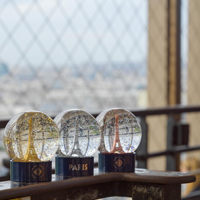 collection Boule à neige Tour Eiffel (c) SETE - Jérome Aoustin