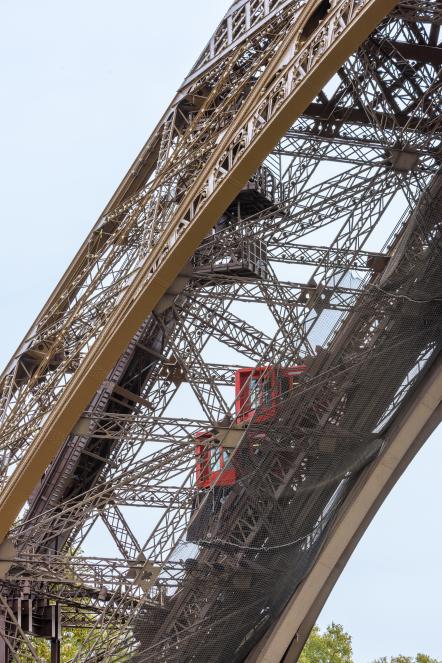 Ascenseur Nord de la tour Eiffel (c) Laurent Thion
