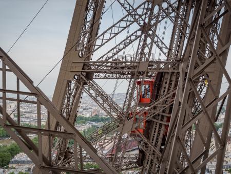 Photo structure et ascenseur tour Eiffel