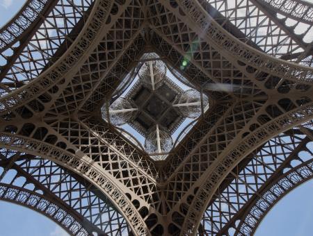 tour Eiffel contre plongée