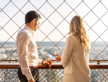 couple tour Eiffel