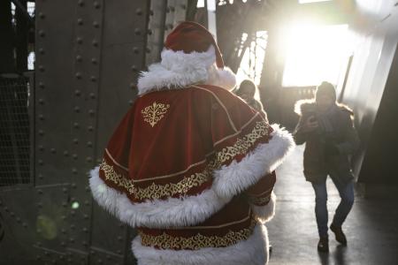 Un marché de Noël s’installe au premier étage de la tour Eiffel 